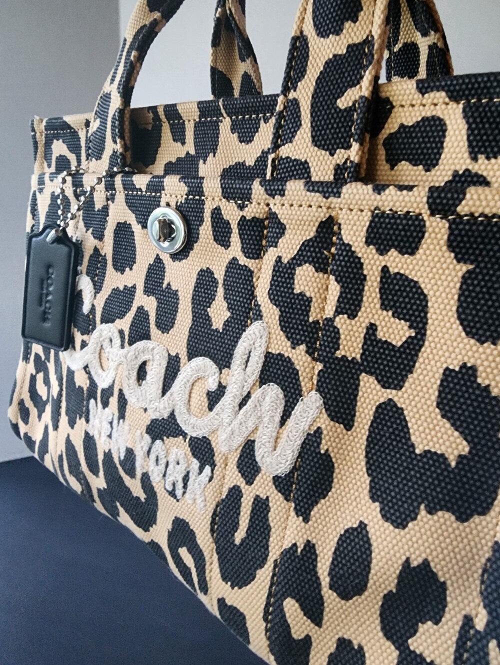 ✨️NWT✨️ Coach Limited Edition Leopard Cargo Zip Top Tote 26, 2024 - Picture 2 of 10